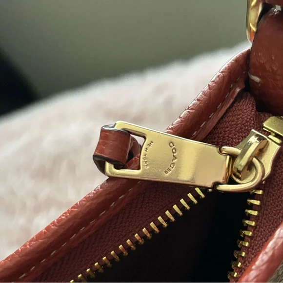 Coach X Peanuts Snoopy Elle File Signature Crossbody Bag with Character patches - Picture 2 of 16